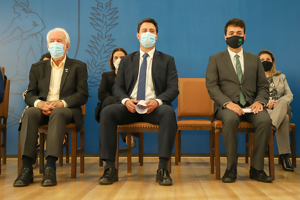 Ratinho Jr. participa da posse de defensor público-geral do Paraná 9 POSSE DR.ANDRE GIAMBERARDINODEFENSOR PUBLICO Ratinho Jr. participa da posse de defensor público-geral do Paraná