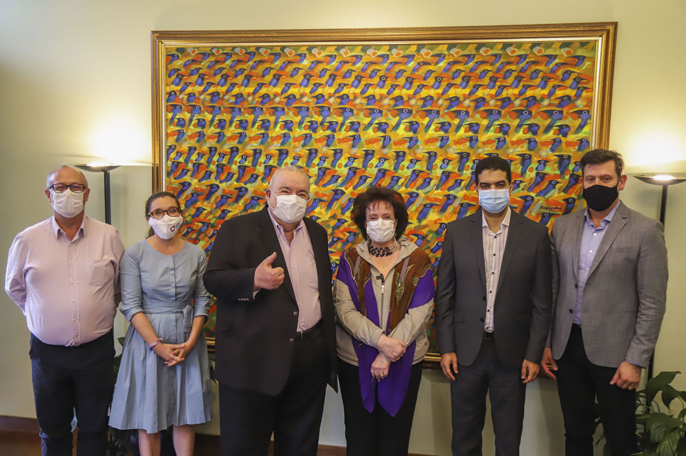 Com Agência Francesa, Greca ressalta políticas públicas para o Caximba 3 bairro novo Com Agência Francesa, Greca ressalta políticas públicas para o Caximba