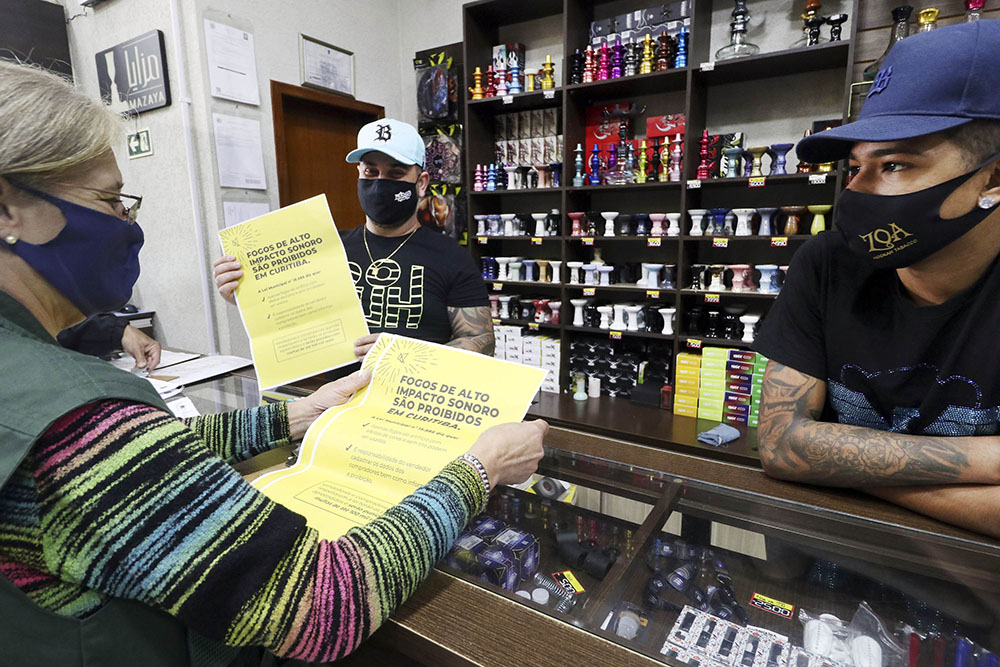 Prefeitura de Curitiba orienta comércio sobre a venda de fogos de artifício 1 fogos artificio Prefeitura de Curitiba orienta comércio sobre a venda de fogos de artifício