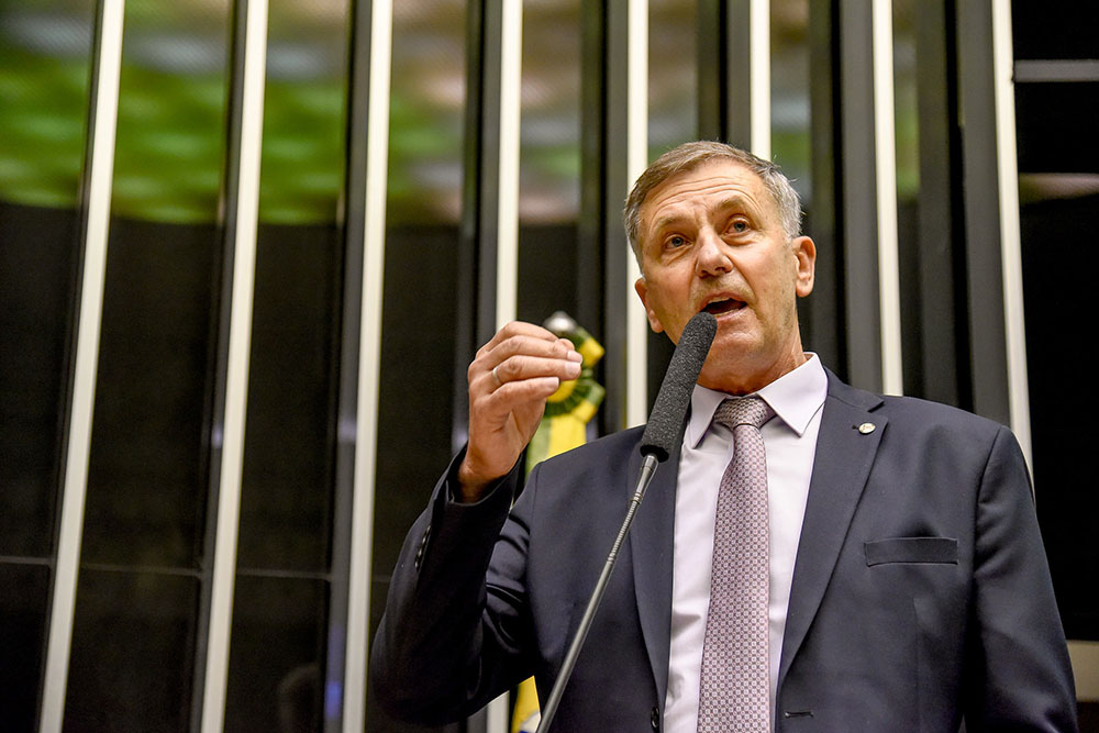 Comissão aprova relatório de Luizão Goulart que prevê benefício a agricultores familiares em caso de pandemia 2 Deputado federal Luizão Goulart