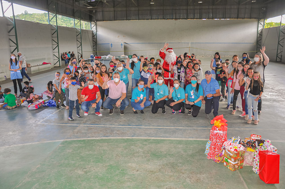Crianças da E.M. Humberto de Alencar Castelo Branco de Campina Grande do Sul têm tarde com Papai Noel 6 campina papai noel Crianças da E.M. Humberto de Alencar Castelo Branco de Campina Grande do Sul têm tarde com Papai Noel