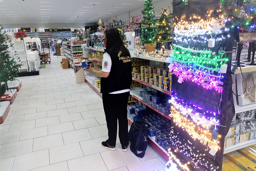 Ipem-PR fiscaliza 59 mil itens entre os mais procurados nas festas de Natal 7 operacao natal Ipem-PR fiscaliza 59 mil itens entre os mais procurados nas festas de Natal