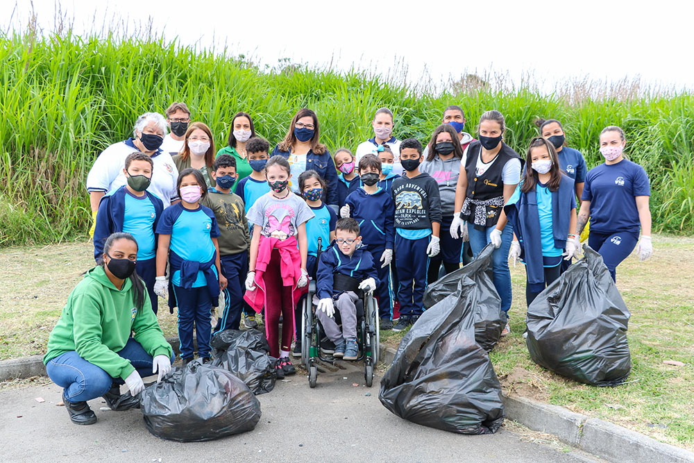 Ação do Dia do Rio retira quase meia tonelada de lixo da beira dos rios em Pinhais 1 pinhais dia do rio Ação do Dia do Rio retira quase meia tonelada de lixo da beira dos rios em Pinhais