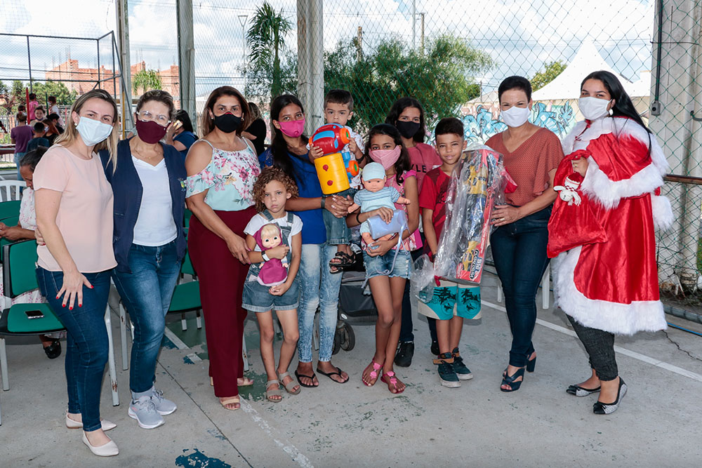 “Dia da Família” marca encerramento do ano e distribuição de brinquedos a 1.315 crianças de Pinhais 8 pinhais dia familia “Dia da Família” marca encerramento do ano e distribuição de brinquedos a 1.315 crianças de Pinhais