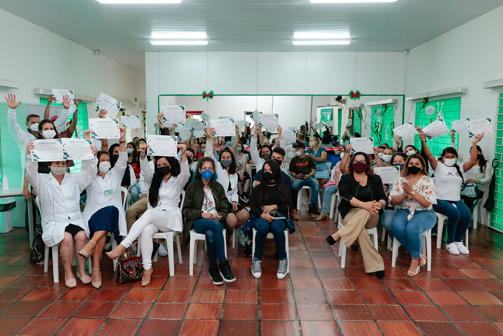 Alunos de Pinhais recebem certificação de diferentes cursos profissionalizantes 2 viva oportunidades Alunos de Pinhais recebem certificação de diferentes cursos profissionalizantes