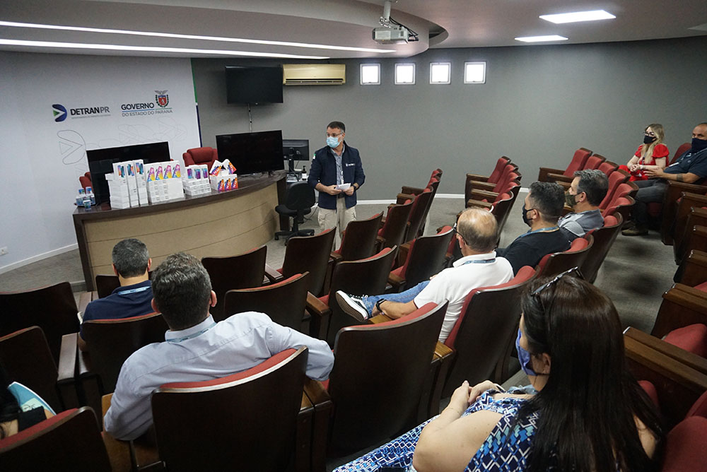 Servidores do Detran recebem celulares para apoio operacional 2 detran celulares Servidores do Detran recebem celulares para apoio operacional