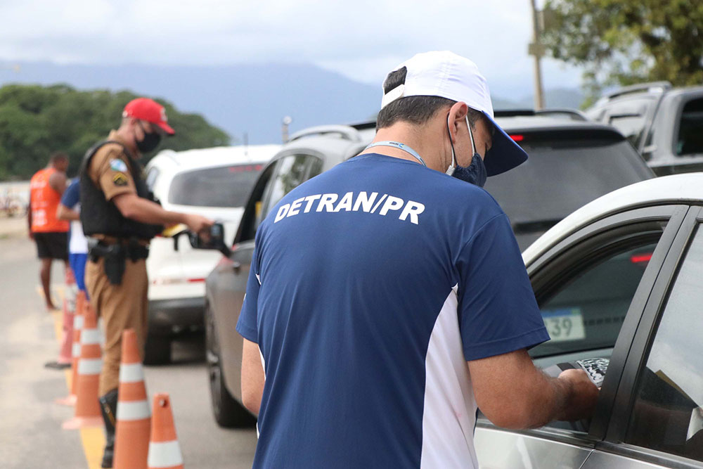 Batalhão de Polícia Rodoviária e Detran estimulam educação no trânsito no Litoral do Paraná 1 detran litoral Batalhão de Polícia Rodoviária e Detran estimulam educação no trânsito no Litoral do Paraná