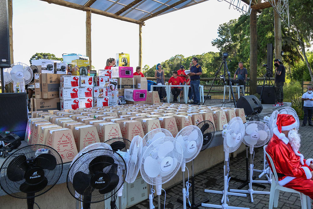 ACIAP realizou sorteio de diversos prêmios para piraquarenses que compraram no comércio local 3 piraquara sorteio natal ACIAP realizou sorteio de diversos prêmios para piraquarenses que compraram no comércio local