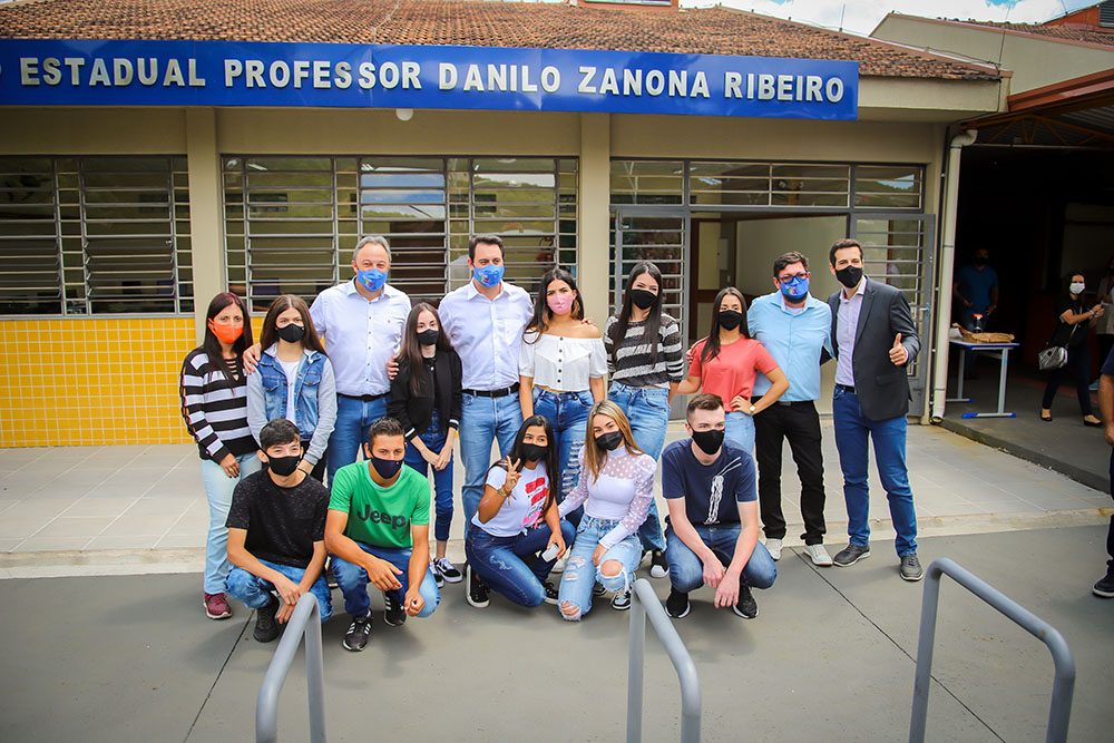 Bihl Zanetti e Ratinho Júnior inauguram colégio em Campina Grande do Sul 3 campina inaugura colegio Bihl Zanetti e Ratinho Júnior inauguram colégio em Campina Grande do Sul