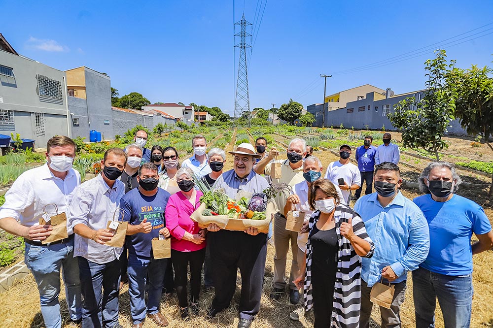 Prefeito Rafael Greca inaugura horta urbana, que leva comida saudável a famílias do Órleans 6 curitiba horta urbana Prefeito Rafael Greca inaugura horta urbana, que leva comida saudável a famílias do Órleans