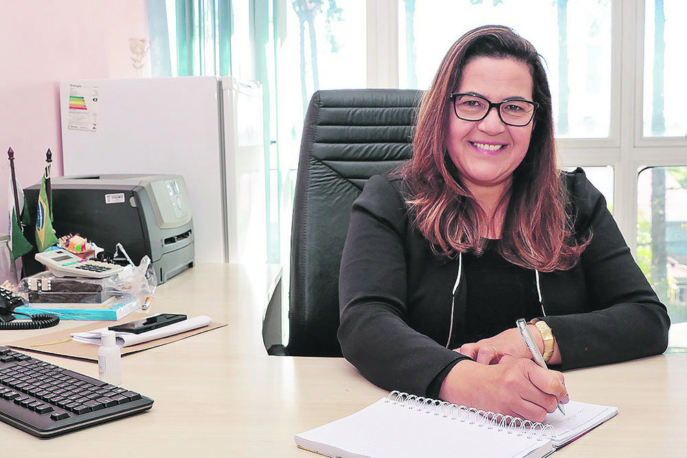 “Meu compromisso é dar continuidade ao plano de governo que está preparando Pinhais para o futuro”, afirma prefeita Rosa Maria 2 Vice-prefeita Rosa Maria