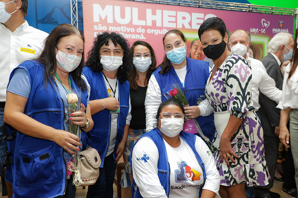 Agentes de Pinhais representam trabalhadoras da saúde do estado em evento no Palácio Iguaçu 2 pinhais agentes saude Agentes de Pinhais representam trabalhadoras da saúde do estado em evento no Palácio Iguaçu