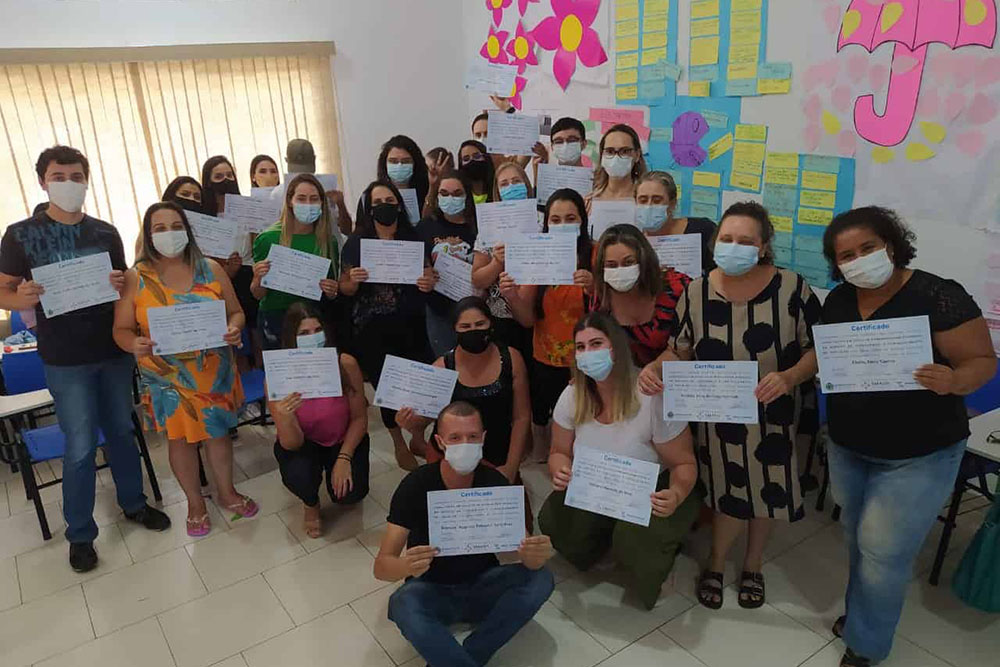 Smash de Rio Branco do Sul entrega certificados aos participantes do curso sobre convivência e fortalecimento de vínculos 8 rio branco certificados Smash de Rio Branco do Sul entrega certificados aos participantes do curso sobre convivência e fortalecimento de vínculos