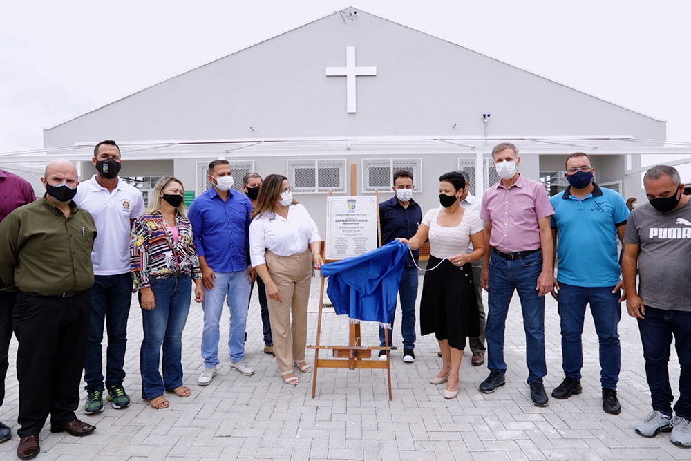 Em 30 anos de emancipação política, vemos uma Pinhais a cada dia melhor 19 Capela do Weissopolis Em 30 anos de emancipação política, vemos uma Pinhais a cada dia melhor