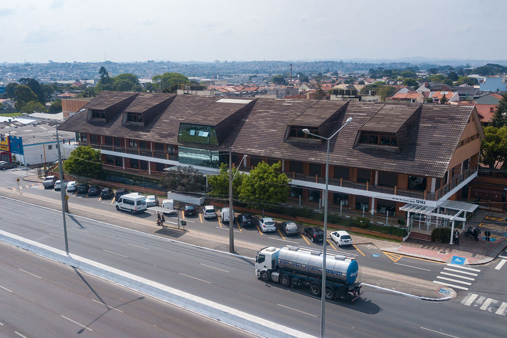 Em 30 anos de emancipação política, vemos uma Pinhais a cada dia melhor 28 Reforma na sede da Prefeitura Em 30 anos de emancipação política, vemos uma Pinhais a cada dia melhor