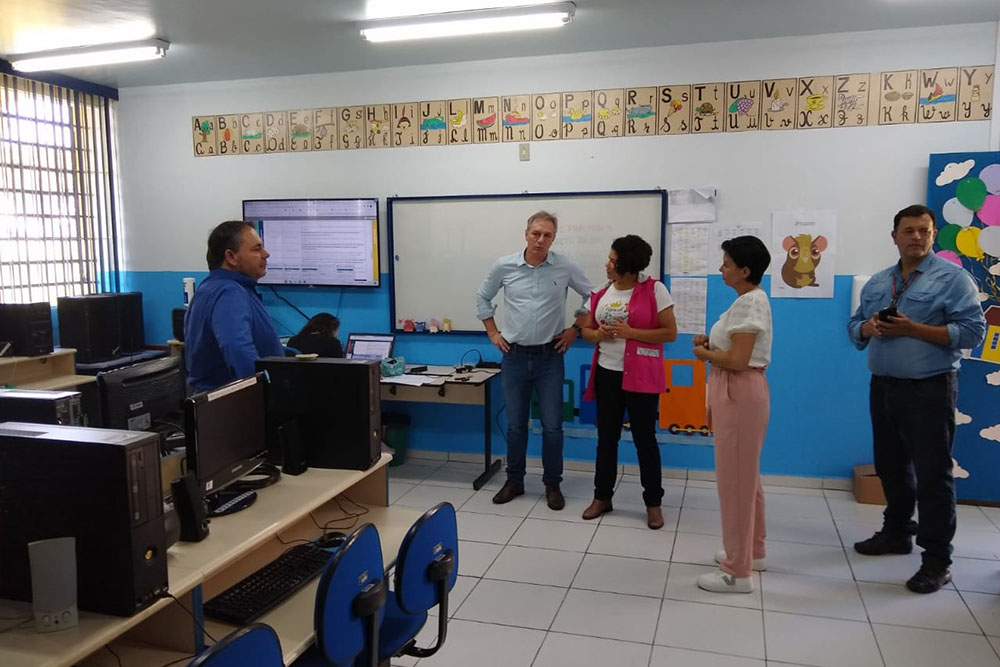 Secretário de Educação de Colombo visita Escola Parque Santa Terezinha 6 colombo escola santa terezinha Secretário de Educação de Colombo visita Escola Parque Santa Terezinha