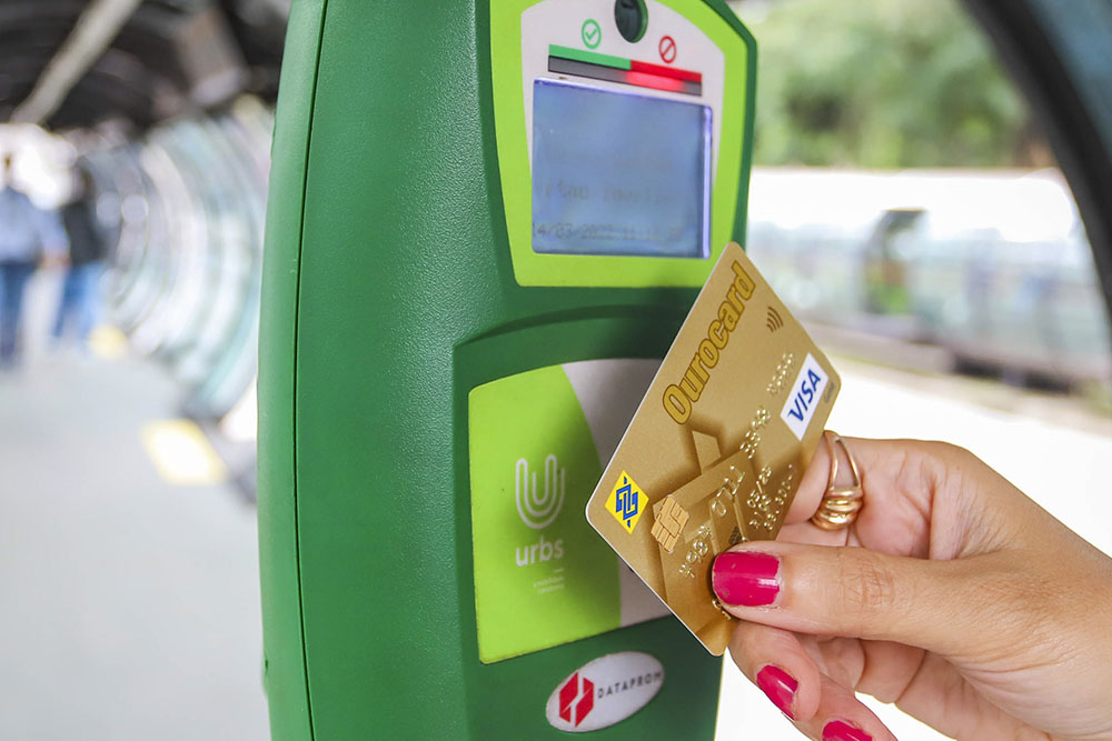 Dez linhas de ônibus de Curitiba passam a aceitar somente pagamento com cartão 9 curitiba cartao transporte Dez linhas de ônibus de Curitiba passam a aceitar somente pagamento com cartão
