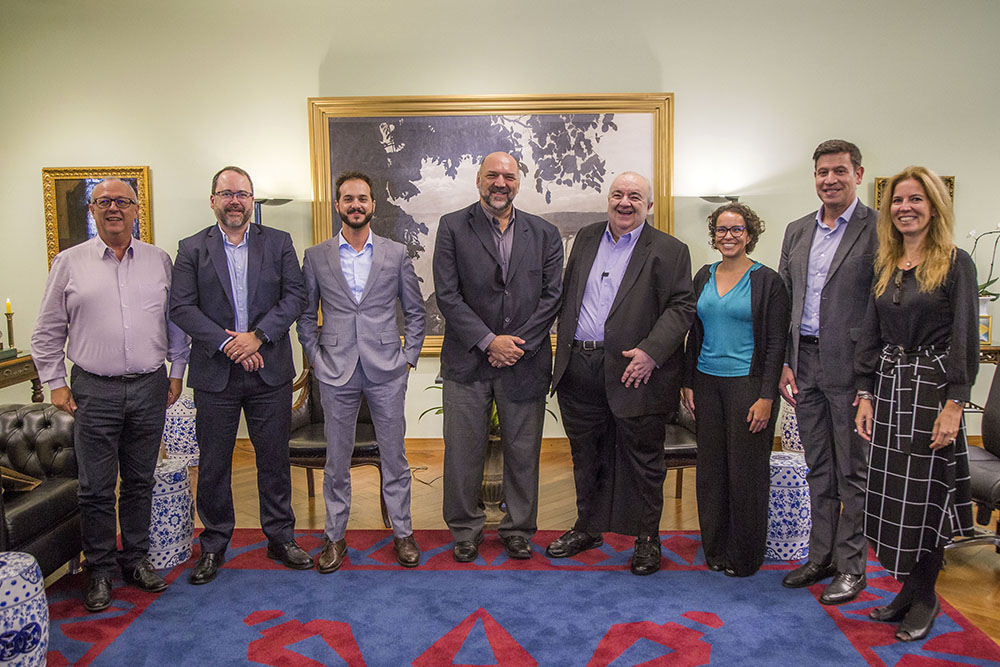 Rafael Greca recebe delegação do NDB e apresenta inovações do BRT Leste-Oeste 9 curitiba ndb Rafael Greca recebe delegação do NDB e apresenta inovações do BRT Leste-Oeste