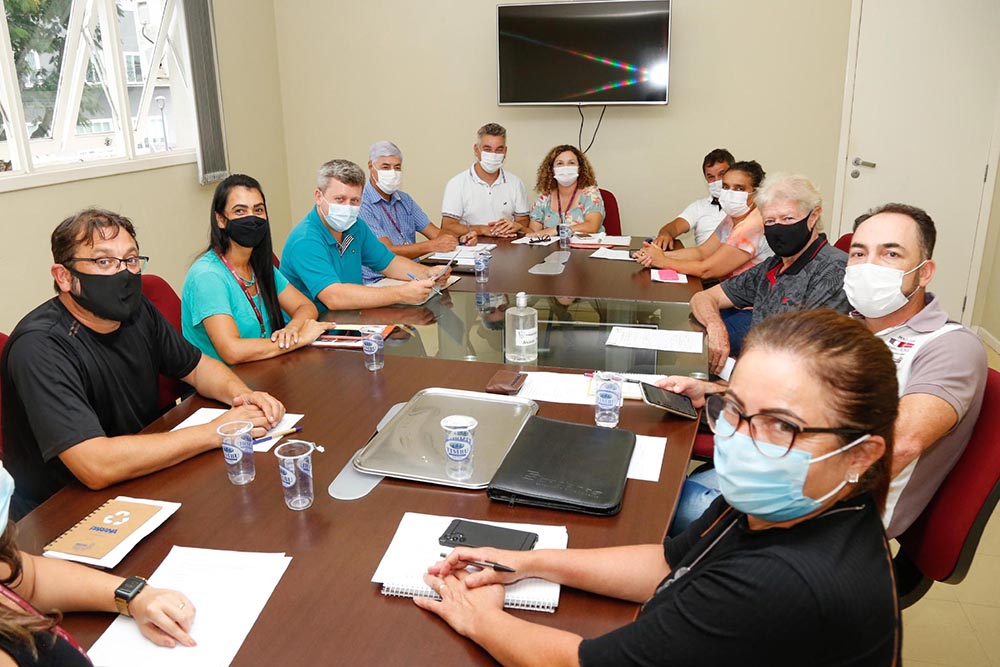 Prefeitura de Piraquara reuniu produtores para retomada da Feira do Peixe Vivo 4 piraquara feira peixe vivo Prefeitura de Piraquara reuniu produtores para retomada da Feira do Peixe Vivo