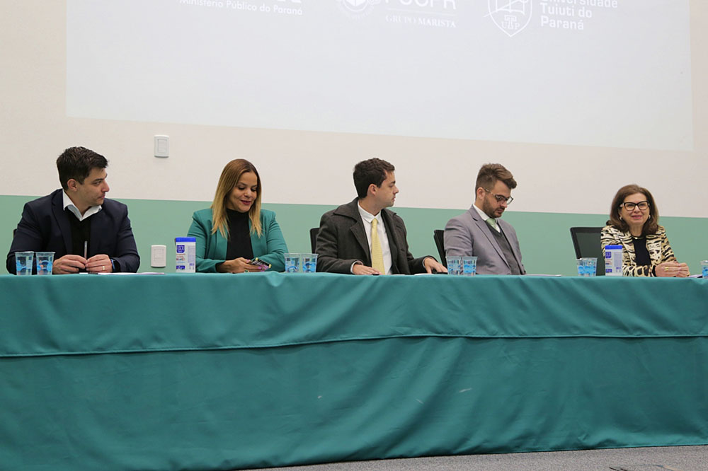 MPPR integrará projeto-piloto da Defensoria Pública para atendimento a vítimas de crimes com uso de práticas da justiça restaurativa 3 Defensoria Mesa2 MPPR integrará projeto-piloto da Defensoria Pública para atendimento a vítimas de crimes com uso de práticas da justiça restaurativa