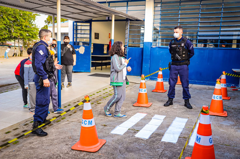 DEPTRAN faz palestras e distribui cartilha educativa do Maio Amarelo em Campina Grande do Sul 2 campina grande sul maio amarelo DEPTRAN faz palestras e distribui cartilha educativa do Maio Amarelo em Campina Grande do Sul