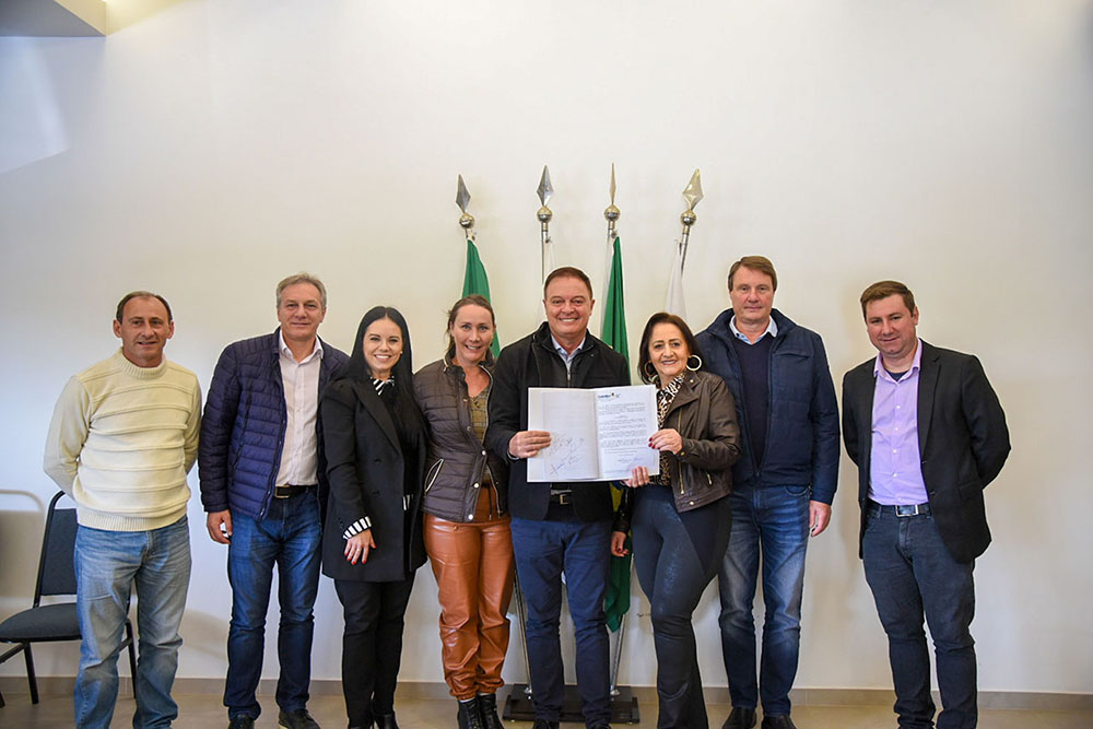 Prefeito Helder Lazarotto sanciona a lei que institui Plano Municipal de Desburocratização 5 colombo plano municipal Prefeito Helder Lazarotto sanciona a lei que institui Plano Municipal de Desburocratização