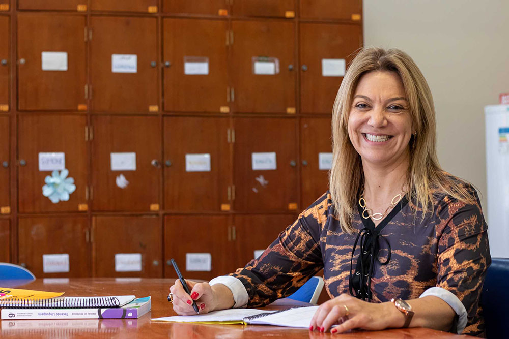 Diretores de colégios do Paraná terão bônus condicionados à frequência dos alunos a partir de maio 4 diretores Diretores de colégios do Paraná terão bônus condicionados à frequência dos alunos a partir de maio