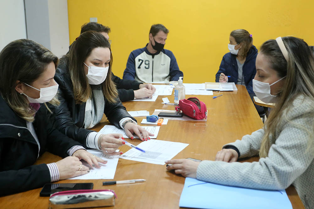 Novos servidores da Prefeitura de Curitiba tomam posse para reforçar unidades de saúde 5 enfermeiros Novos servidores da Prefeitura de Curitiba tomam posse para reforçar unidades de saúde