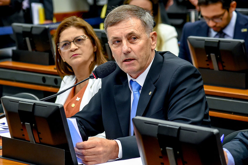 Deputado Luizão Goulart mantém titularidade na CCJ e assume suplência na Educação, Agricultura e Desenvolvimento Urbano 5 luizao goulart Deputado Luizão Goulart mantém titularidade na CCJ e assume suplência na Educação, Agricultura e Desenvolvimento Urbano