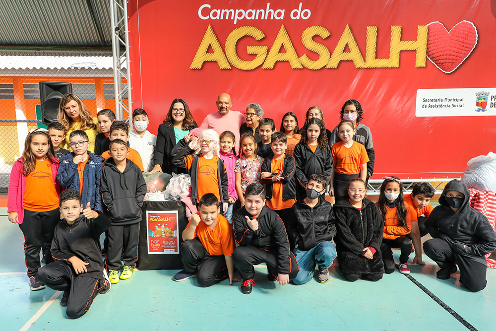 Pinhais lança Campanha do Agasalho com o tema “Doe calor, aqueça com amor” 3 pinhais campanha agasalho Pinhais lança Campanha do Agasalho com o tema “Doe calor, aqueça com amor”