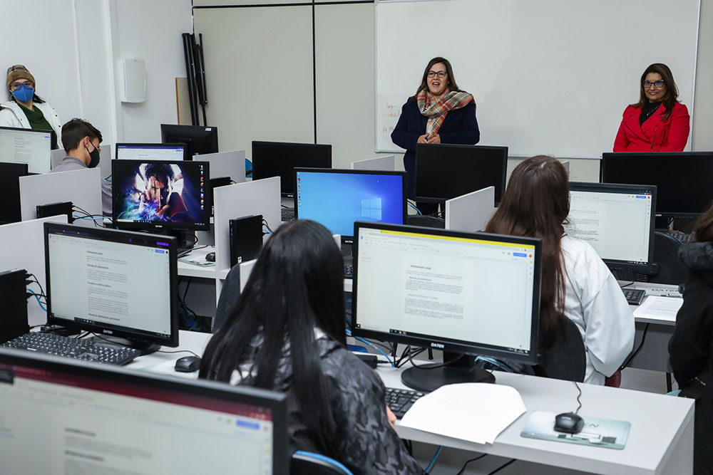 Rosa Maria, prefeita de Pinhais, visita oficina da turma da Pré-Aprendizagem 3 pinhais rosa maria Rosa Maria, prefeita de Pinhais, visita oficina da turma da Pré-Aprendizagem