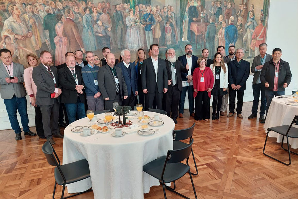 Governador Ratinho Júnior recebe diretores dos jornais do interior do Paraná no Palácio Iguaçu 4 adjori Governador Ratinho Júnior recebe diretores dos jornais do interior do Paraná no Palácio Iguaçu
