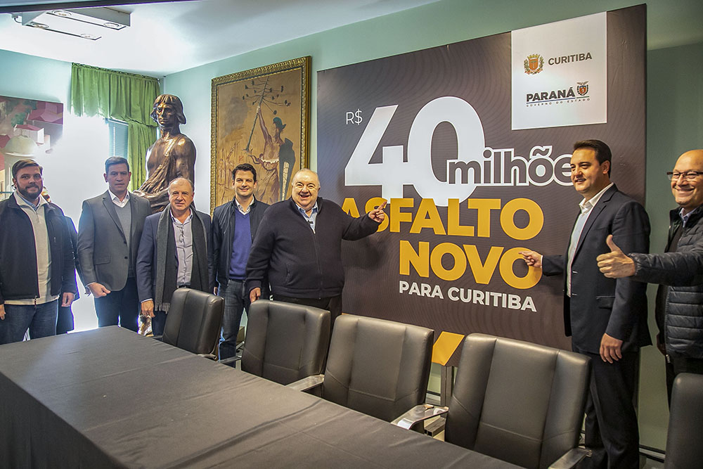 Curitiba recebe R$ 40 milhões do Estado para o programa de pavimentação de ruas na cidade 8 curitiba lancamento asfalto novo 01 Curitiba recebe R$ 40 milhões do Estado para o programa de pavimentação de ruas na cidade