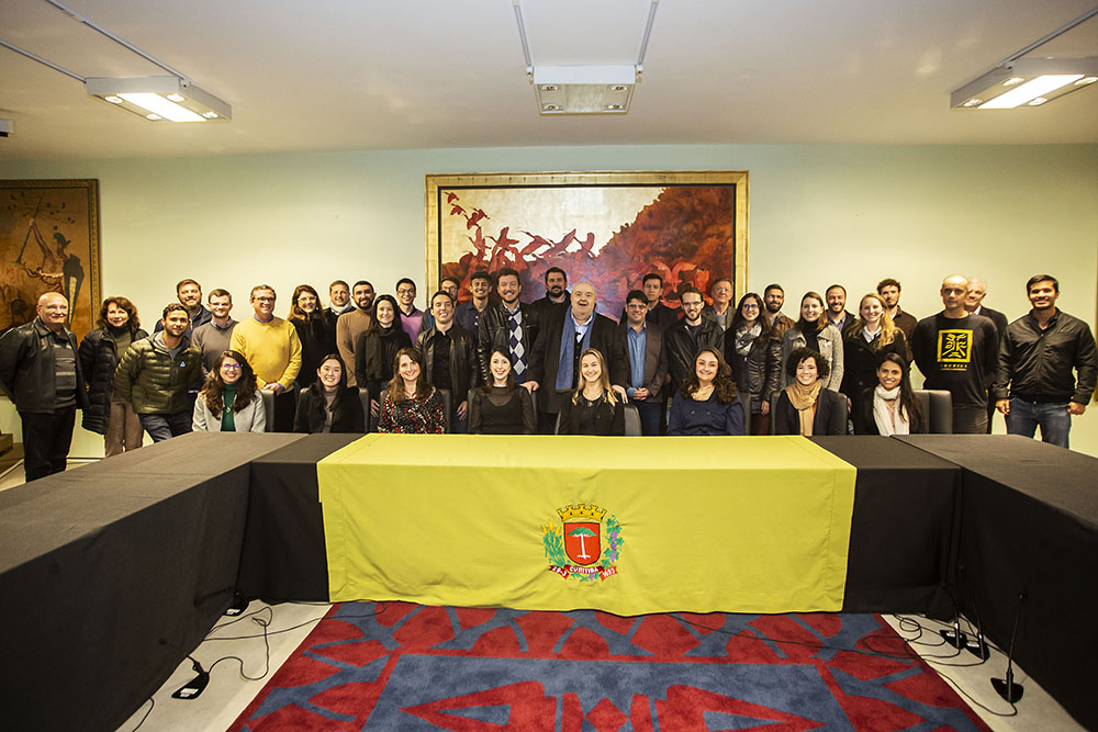 Novos servidores são recebidos por Greca em dia de nomeação e posse 1 curitiba posse Novos servidores são recebidos por Greca em dia de nomeação e posse