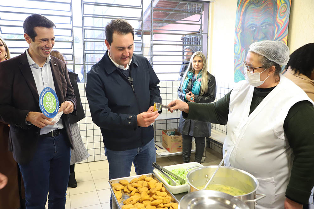 Ratinho Júnior anuncia três refeições por dia em todos os colégios da rede estadual 9 governo merenda escolar Ratinho Júnior anuncia três refeições por dia em todos os colégios da rede estadual