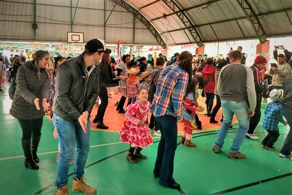Festas juninas e outros eventos fazem parte do trabalho das APMFs nas escolas e Cmeis de Pinhais 1 pinhais festas juninas Festas juninas e outros eventos fazem parte do trabalho das APMFs nas escolas e Cmeis de Pinhais