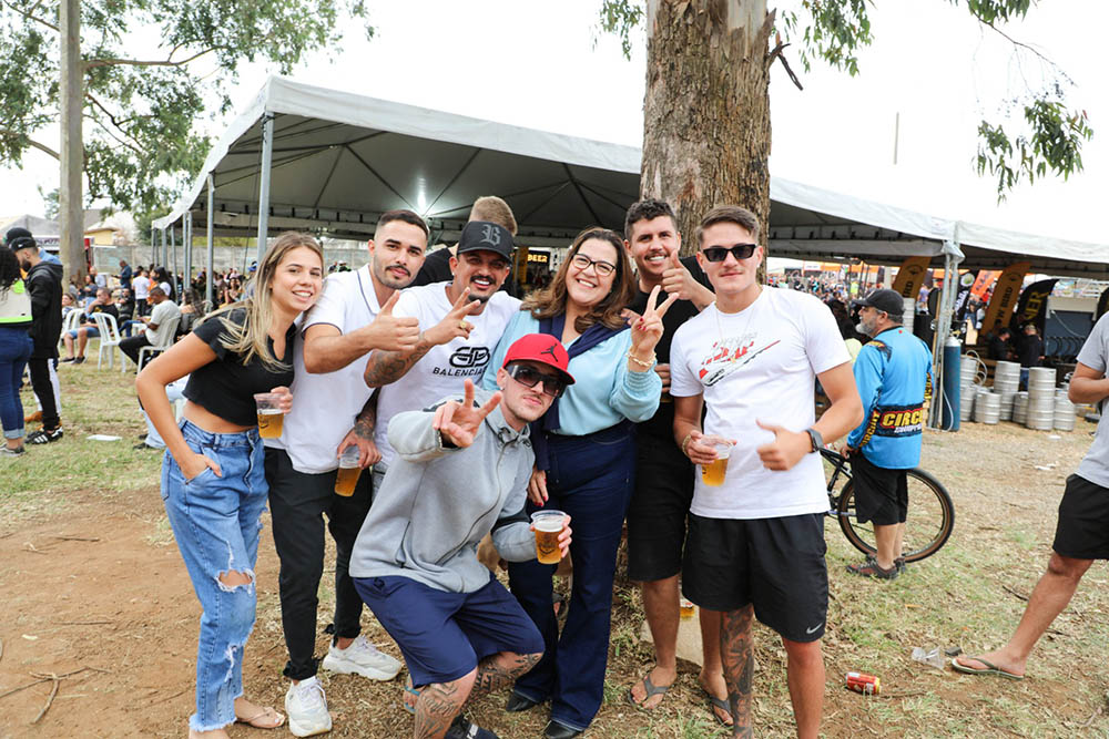 Gastrobéra reúne centenas de pessoas em confraternização no centro de Pinhais 4 pinhais gastrobera Gastrobéra reúne centenas de pessoas em confraternização no centro de Pinhais