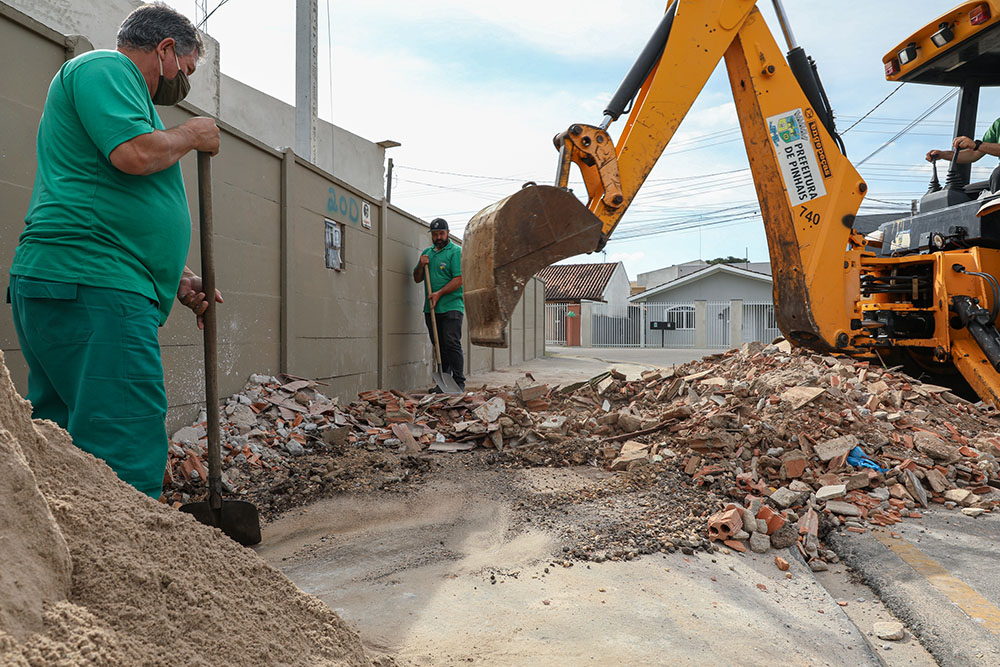 Pinhais realiza Mutirão de Limpeza e ações contra a dengue no bairro Emiliano Perneta 1 pinhais mutirao limpeza Pinhais realiza Mutirão de Limpeza e ações contra a dengue no bairro Emiliano Perneta