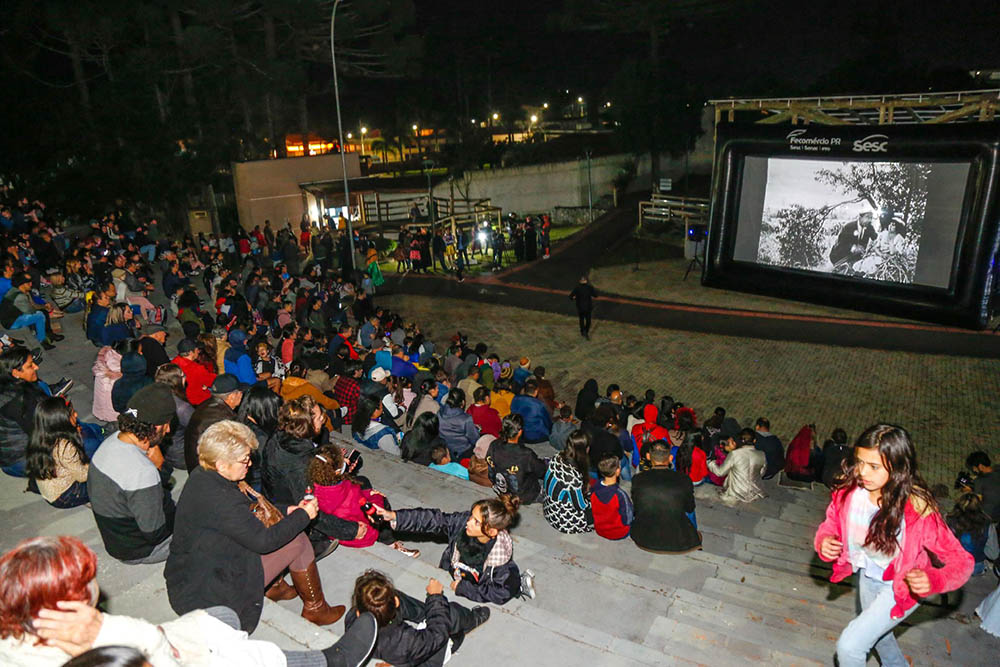 Abertura do Cinema ao Ar Livre em Piraquara levou grande público ao Parque das Águas 6 piraquara cinema ar livre 03 Abertura do Cinema ao Ar Livre em Piraquara levou grande público ao Parque das Águas