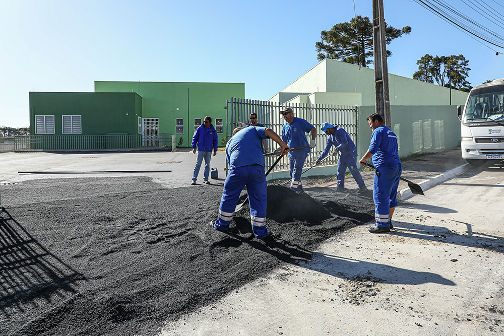 Equipes da Prefeitura de Pinhais realizam acabamentos externos na Unidade de Saúde do Atuba 1 pinhais atuba Equipes da Prefeitura de Pinhais realizam acabamentos externos na Unidade de Saúde do Atuba
