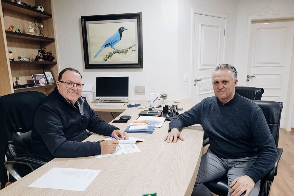 Prefeito Loreno Tolardo formaliza contratação de consultoria para obtenção do SIM 3 quatro barras sim Prefeito Loreno Tolardo formaliza contratação de consultoria para obtenção do SIM