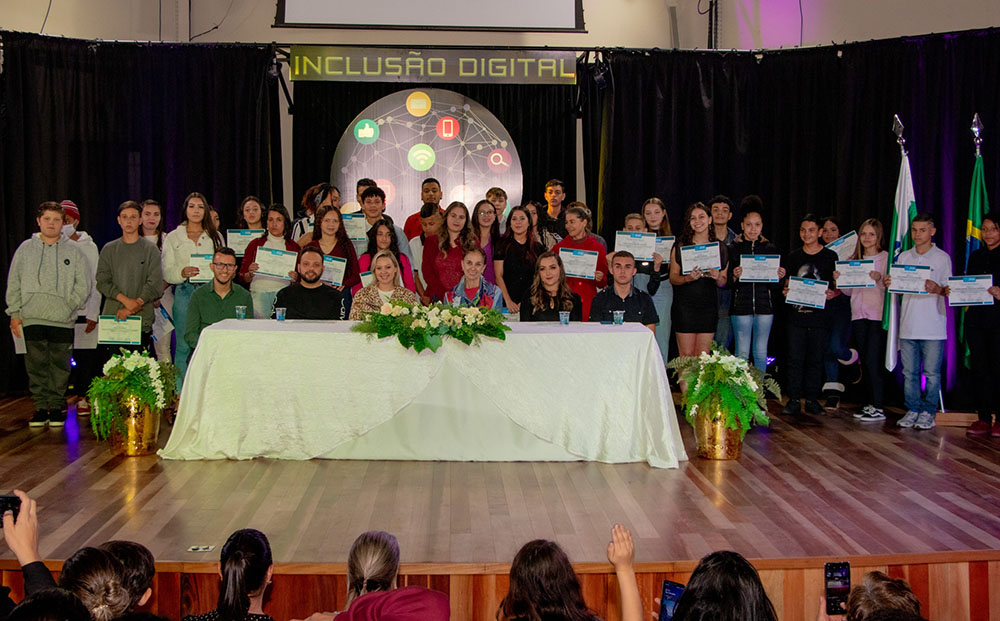 Secretaria de Assistência Social de São José dos Pinhais entrega certificados de conclusão do curso de Inclusão Digital 7 sao jose pinhais inclusao digital Secretaria de Assistência Social de São José dos Pinhais entrega certificados de conclusão do curso de Inclusão Digital