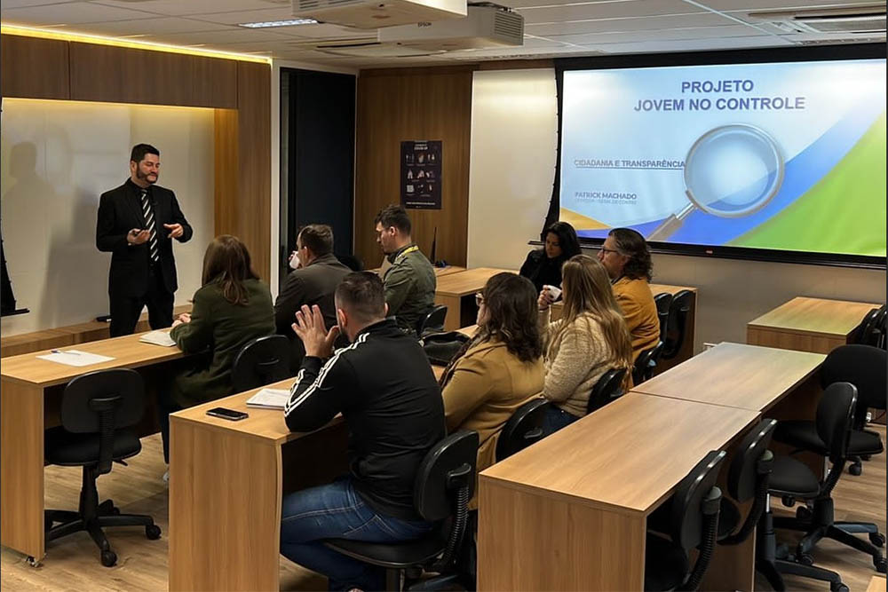 Tribunal de Contas repassa à Seed-PR conteúdos do Projeto Jovem no Controle 8 tribunal contas jovem controle Tribunal de Contas repassa à Seed-PR conteúdos do Projeto Jovem no Controle