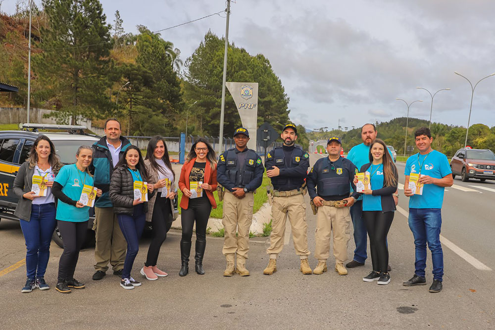 Mais uma ação do Setembro Amarelo em Campina Grande do Sul é realizada com a PRF 9 campina prf Mais uma ação do Setembro Amarelo em Campina Grande do Sul é realizada com a PRF