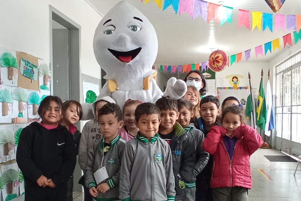 Alunos da rede de ensino de Campina Grande do Sul recebem visita de profissionais da saúde e educação 4 campina vacinacao Alunos da rede de ensino de Campina Grande do Sul recebem visita de profissionais da saúde e educação