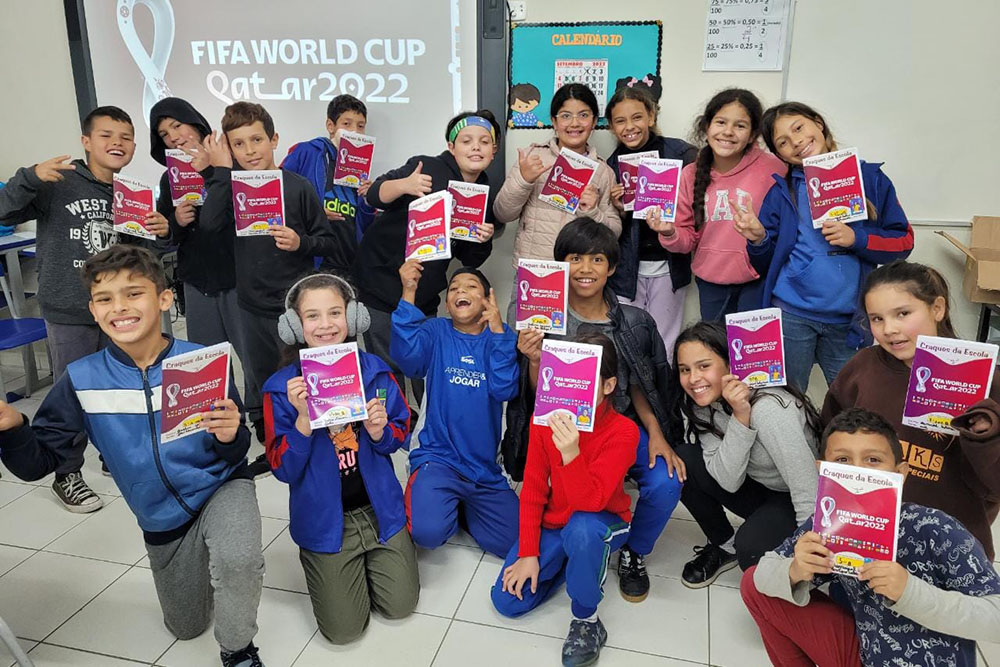 Alunos de escola de Colombo criam álbum e figurinhas da Copa utilizando a lousa interativa 2 colombo album copa Alunos de escola de Colombo criam álbum e figurinhas da Copa utilizando a lousa interativa