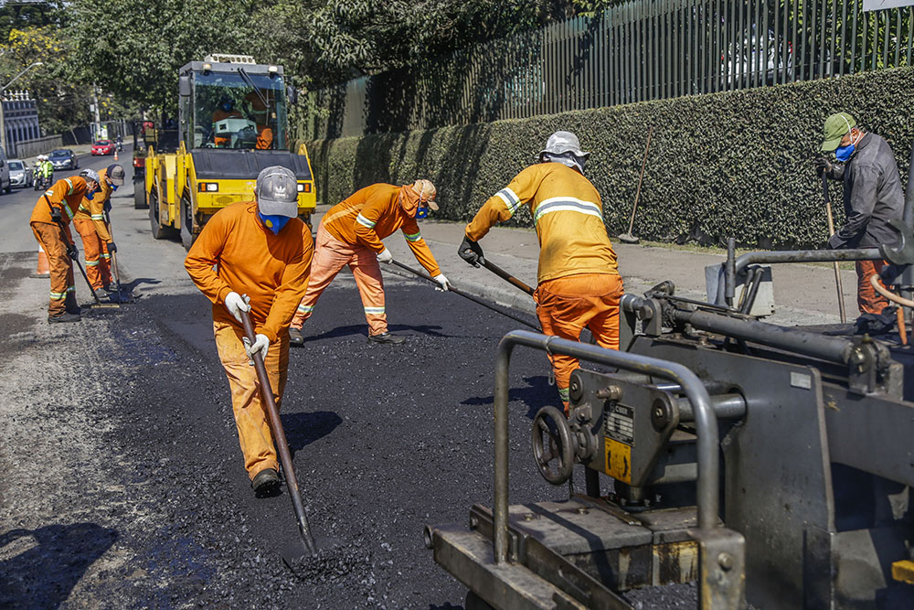 Pacote de obras de R$ 235 milhões vai gerar 11 mil empregos em Curitiba 8 curitiba asfalto 01 Pacote de obras de R$ 235 milhões vai gerar 11 mil empregos em Curitiba