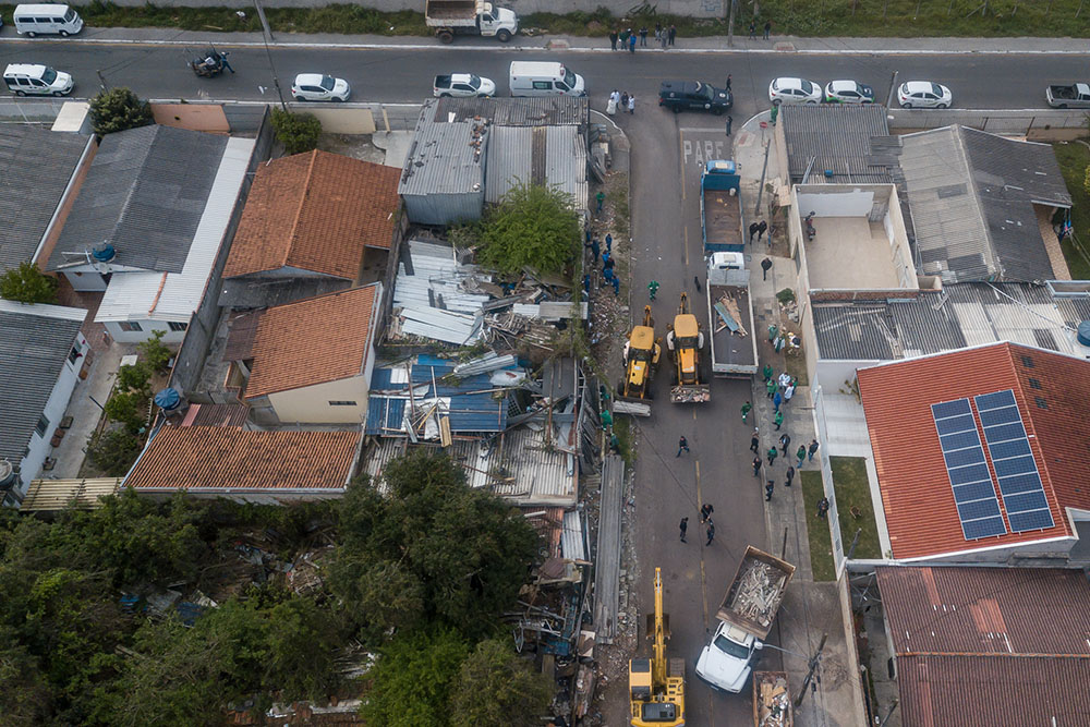 Prefeitura de Pinhais realiza limpeza em três terrenos de acumulador 8 pinhais limpeza terreno Prefeitura de Pinhais realiza limpeza em três terrenos de acumulador