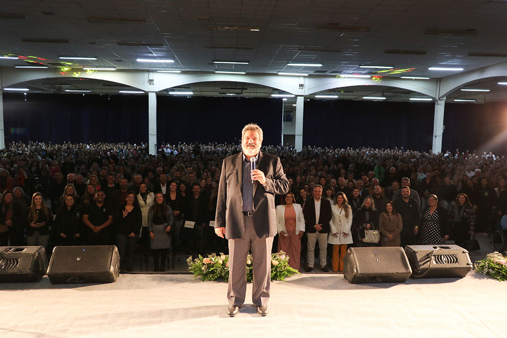 Pinhais comemorou o Dia do Professor com palestra de Mário Sérgio Cortella 4 Dia dos Professores palestra Cortella Pinhais comemorou o Dia do Professor com palestra de Mário Sérgio Cortella
