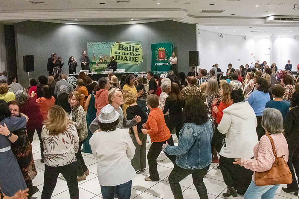 Bailes da terceira idade movimentam as regionais de Curitiba em outubro 9 curitiba baile terceira idade Bailes da terceira idade movimentam as regionais de Curitiba em outubro